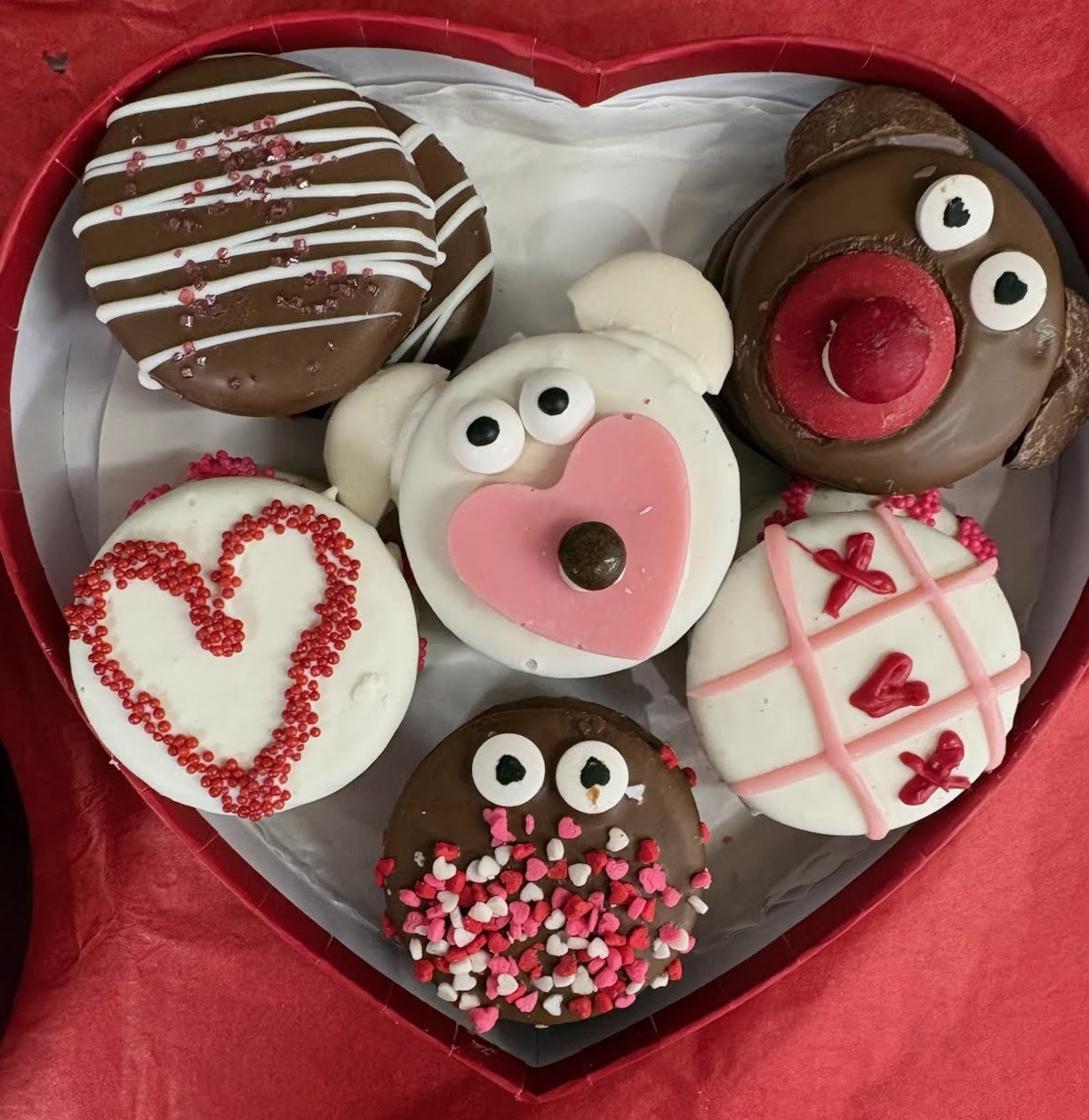 chocolate-dipped-oreos-valentines-heart-box.jpg
